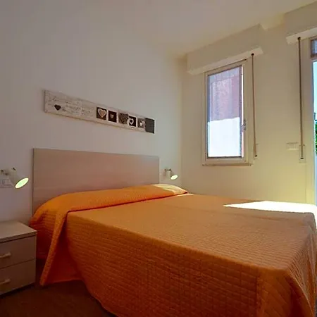 Spacious Flat With Pool View In 비비오네
