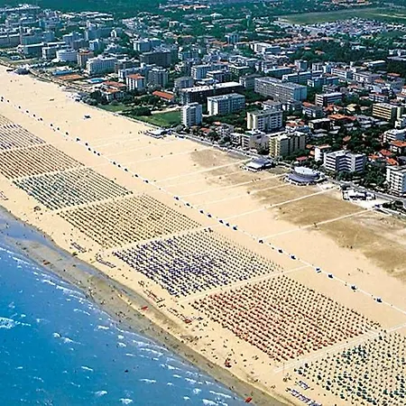 Spacious Flat With Pool View In Hotel Bibione